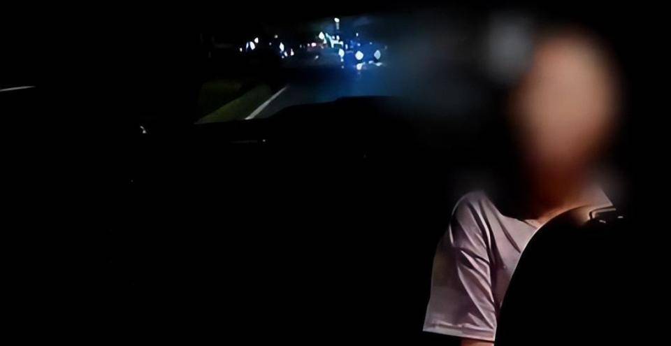 如何代理皇冠信用盘_女子打车不给高速过路费如何代理皇冠信用盘,扬言“没钱我不给,有钱我也不给” !司机将其送回起点